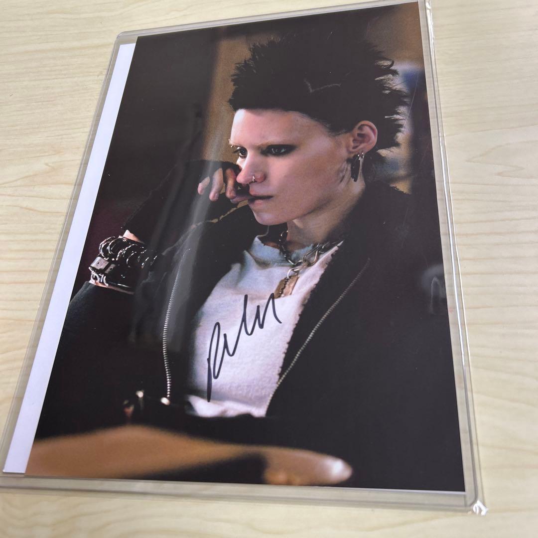 ルーニー・マーラ   直筆サイン入りフォト  ドラゴン・タトゥーの女 ルーニーマーラ＊＊ | NORI (ノリ) | 吉祥寺 美容室 ヘアサロン