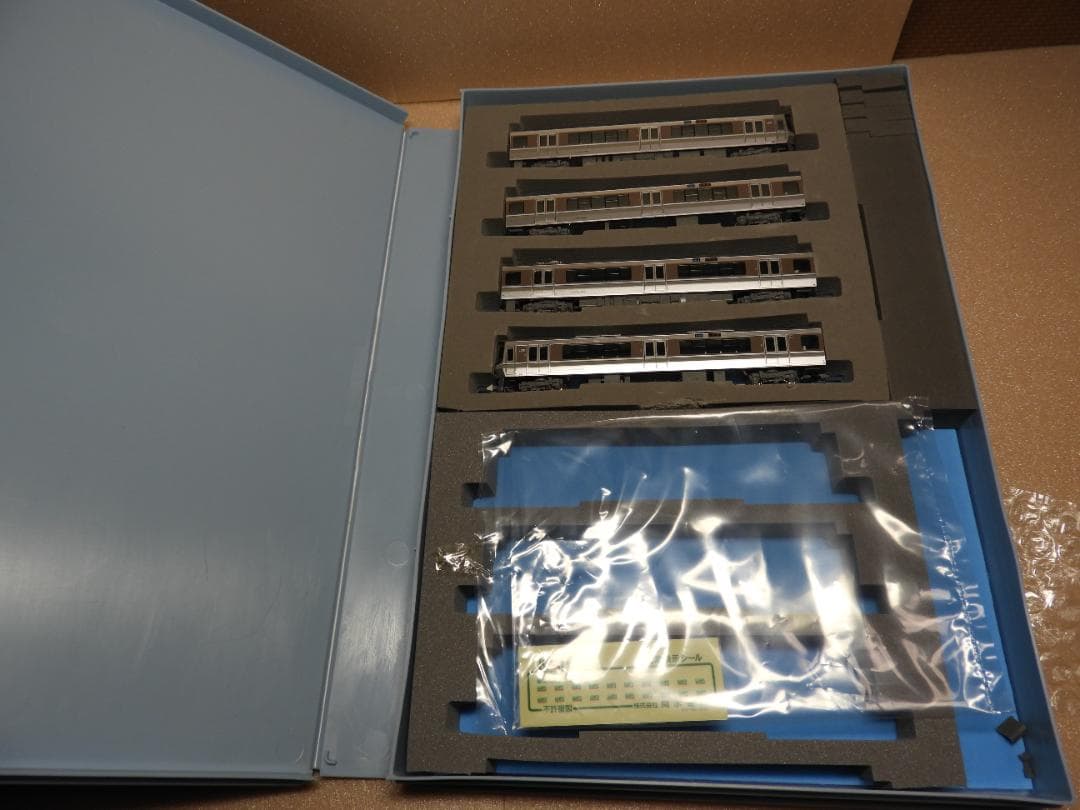 KATO 225系新快速8両 223系4両　注意あり