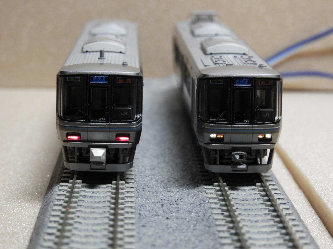 KATO 225系新快速8両 223系4両　注意あり