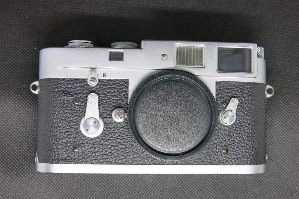 Leica M2 レンジファインダーカメラ Leica M2／特徴・性能・選び方 シンプルなM型ライカの美とは
