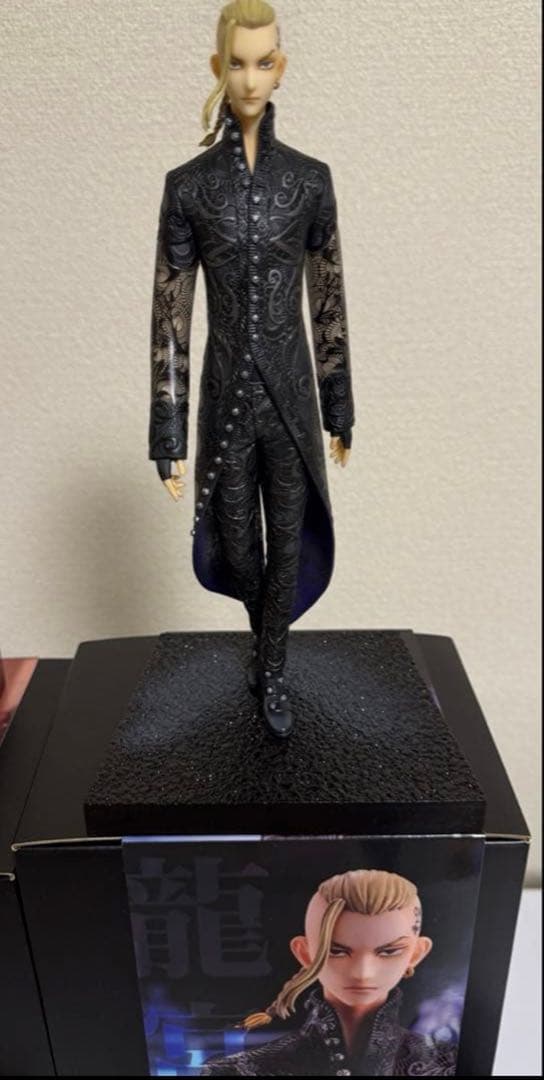 東京リベンジャーズ表紙マイキー、ドラケンセット