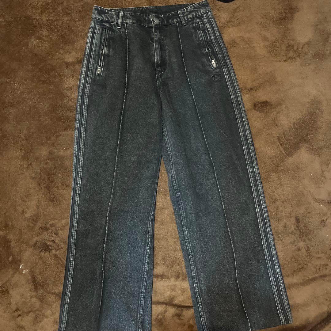 adidas ダークデニム ワイドレッグパンツ アディダス プレミアム エッセンシャルズ ワイドレッグデニムパンツ