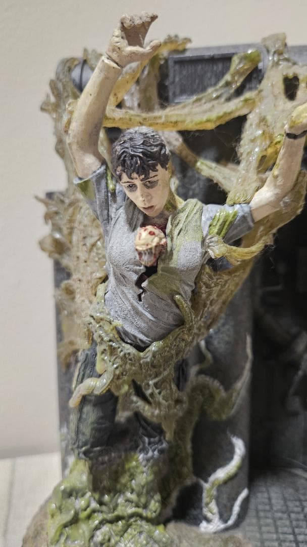 エイリアン チェストバスター 母胎 貫通 フィギュア