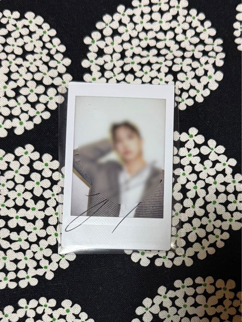 ONEPACT ジョンウ サイン入りポラロイド写真 - メルカリ