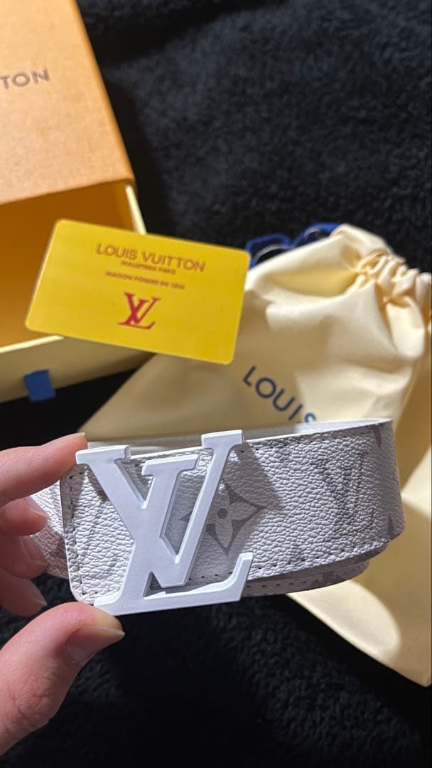 Tee Shyne Yvng Patra着用 LV leather belt