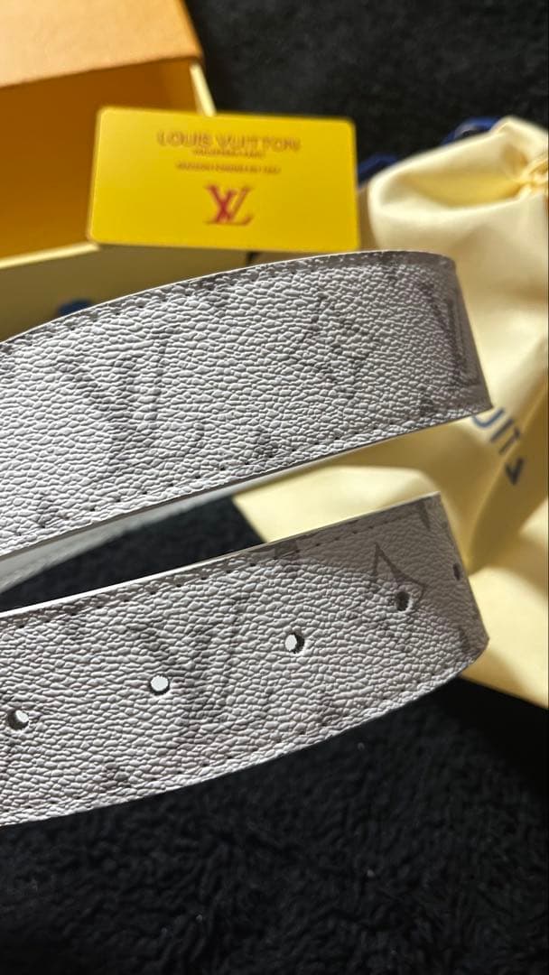 Tee Shyne Yvng Patra着用 LV leather belt