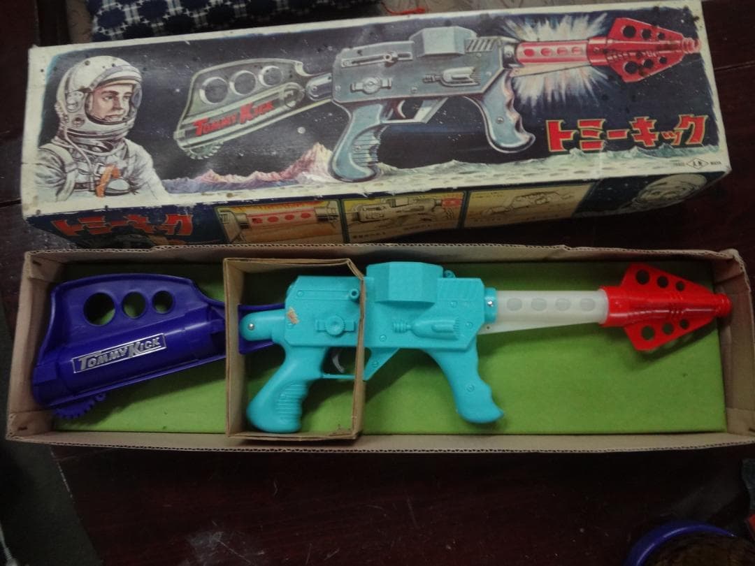 トミーキック　　未使用品●電池使用おもちゃ鉄砲●1970年代当時もの