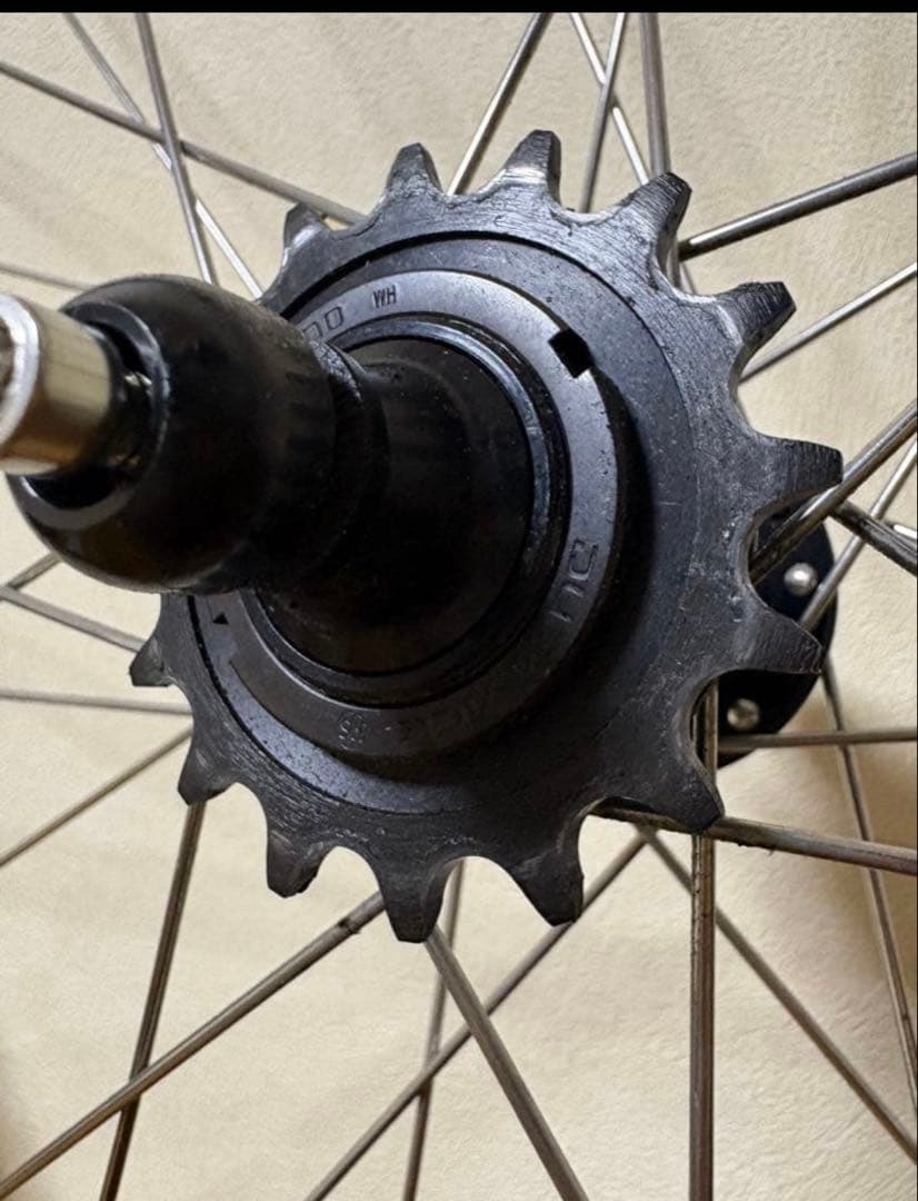 ピストホイール前後タイヤは付属しません