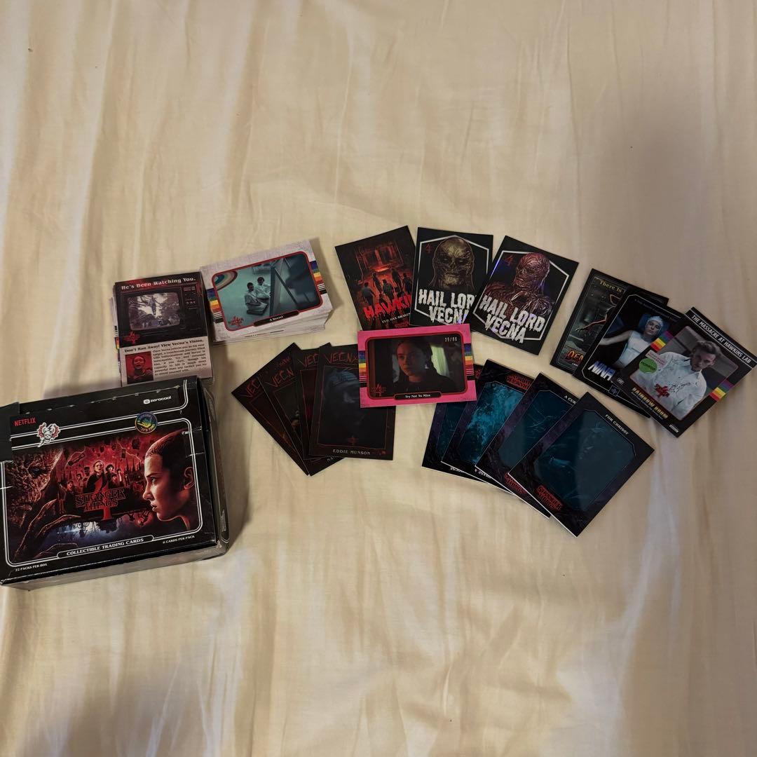 世界86枚 限定ストレンジャーシングス topps ジョナサン ナンシー