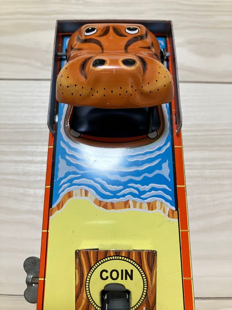 昭和レトロ　ゼンマイ式貯金箱　ブリキ製「HAPPY HIPPO BANK」カバ