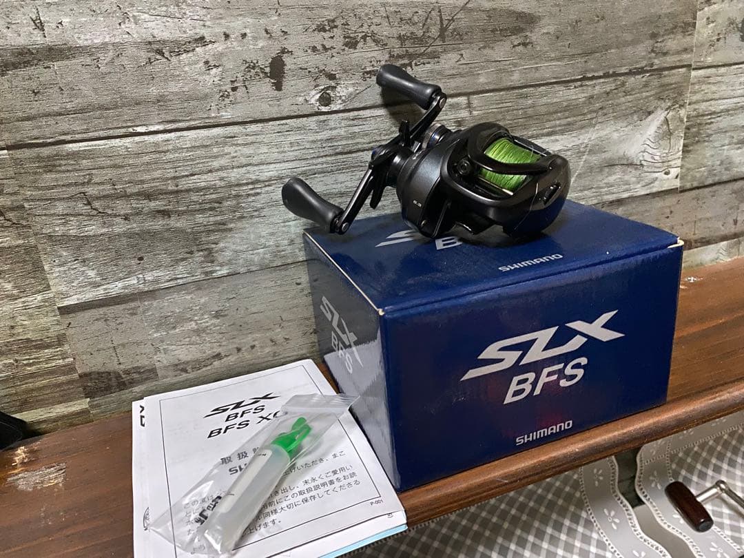 管釣1回使用のみ　SHIMANO SLX BFS ベイトリール　美品 シマノ（SHIMANO） ベイトリール 25 SLX BFS XG 左巻き : ナチュラム