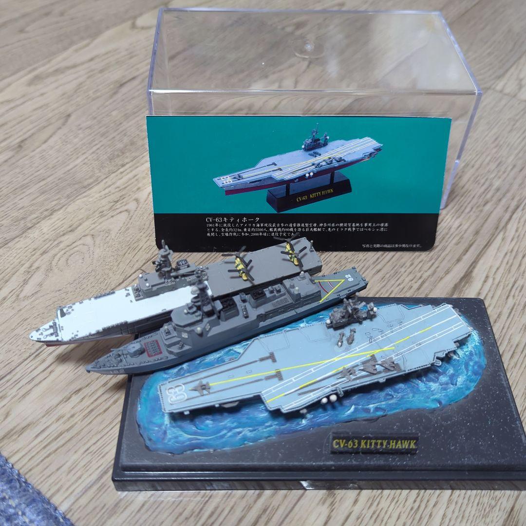 CV-63 KITTY HAWK 艦船モデル 透明ケース付き　　おまけ２個付き