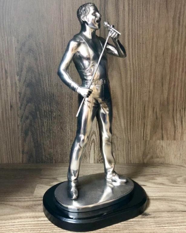 シルバードリームス　QUEEN　フレディマーキュリー　スタチュー ボヘミアン・ラプソディ」の感動をもう一度―― 「フレディ