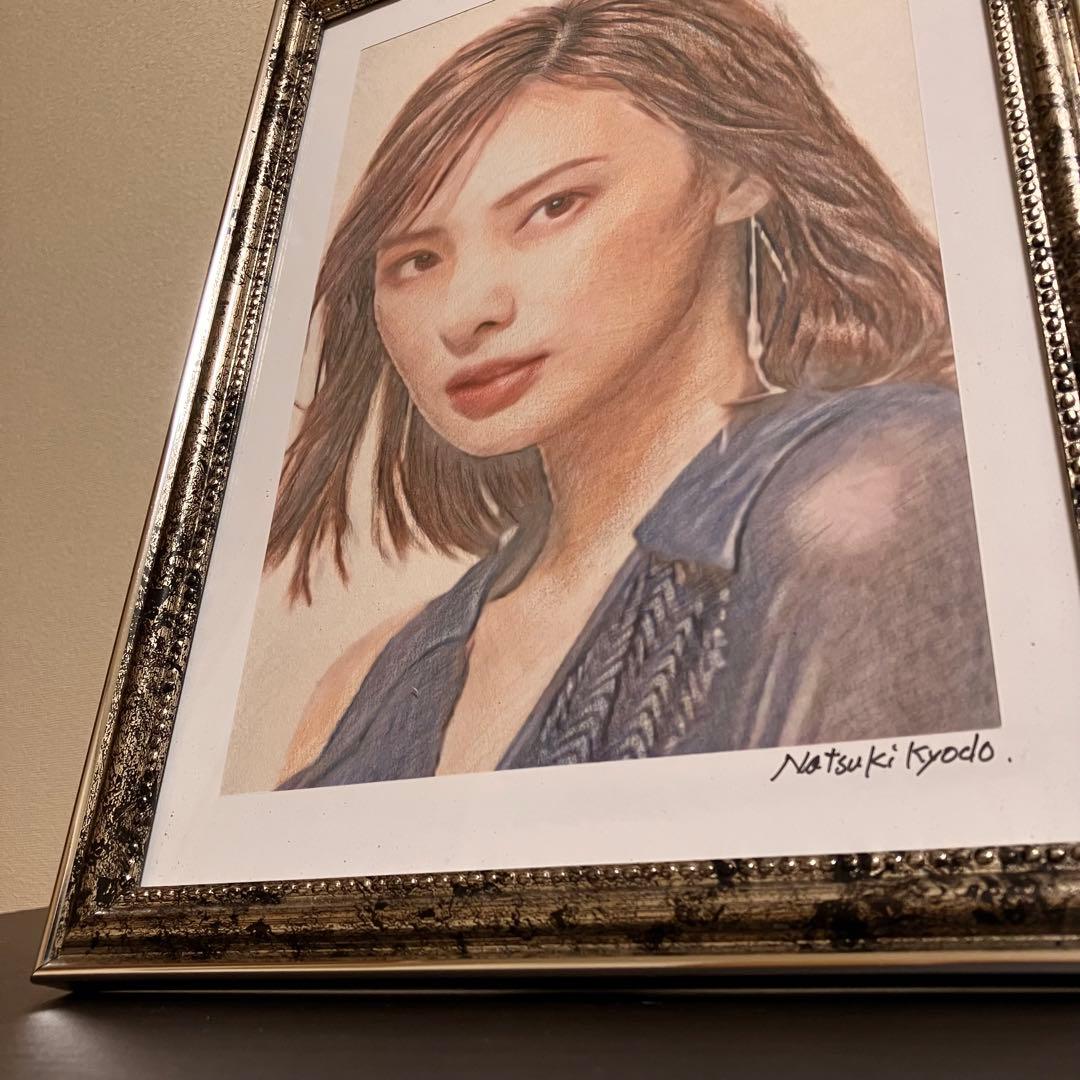 女優画④ 額装品　額縁寸法32.7㎝×24.0㎝×1.5㎝　色鉛筆画　定款付