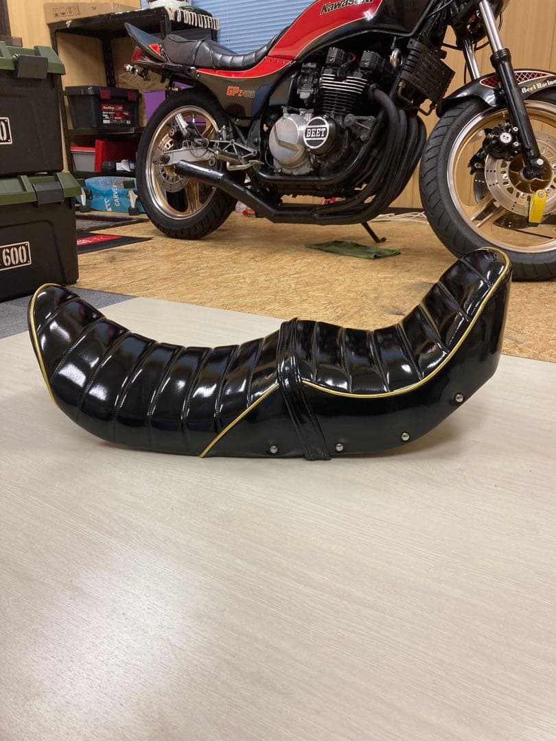 toshi様専用 gpz400f チョビ三段シート - メルカリ