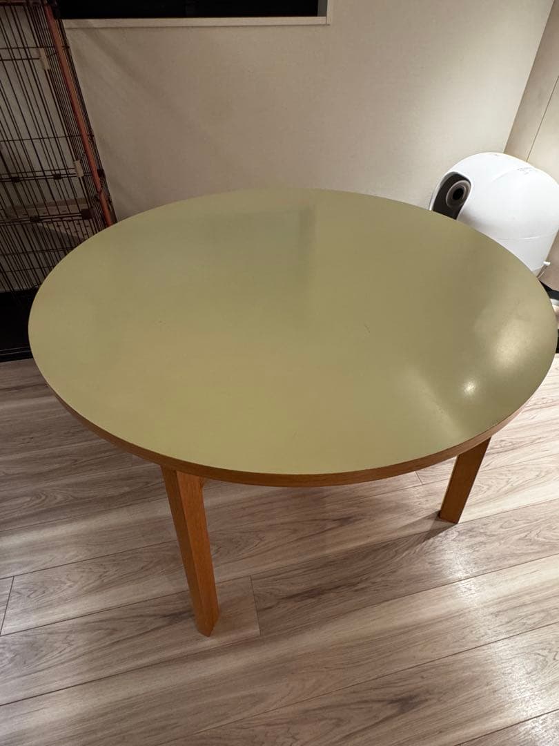 ぷ*ん様 IDEE CHAIR by Marina ラウンドテーブル 直径105 - メルカリ