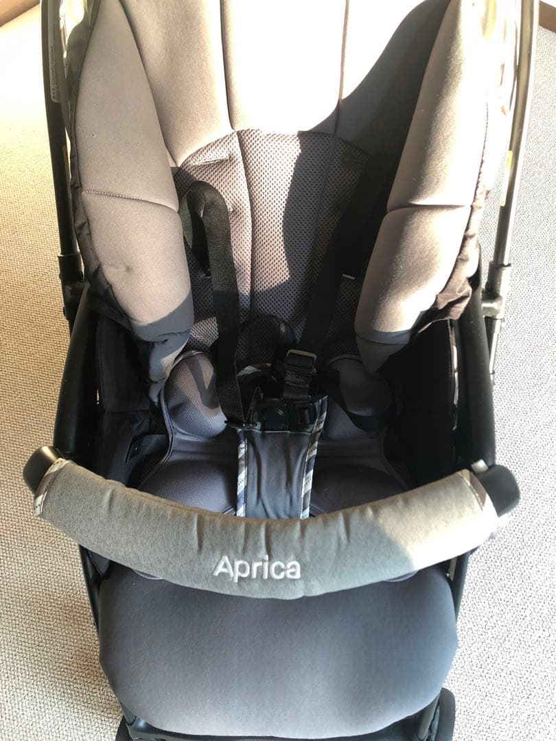 bry（プロフ必読） 様専用1/12までAprica ベビーカー ラクーナエアー