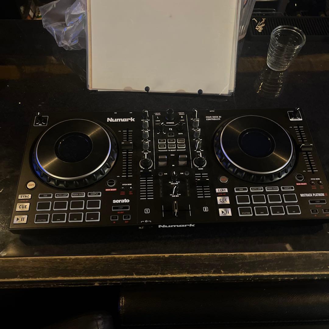 Numark Mixtrack Platinum FX DJコントローラー 製品情報：Mixtrack Platinum FX：Numark