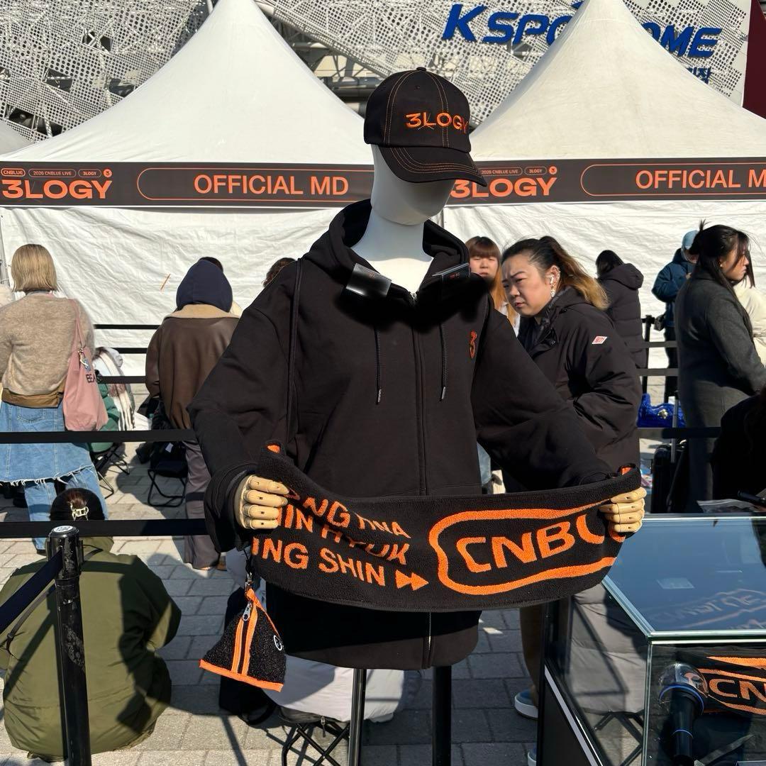 2026 CNBLUE LIVEワルツソウル '3LOGYフーディ フォトカード - メルカリ