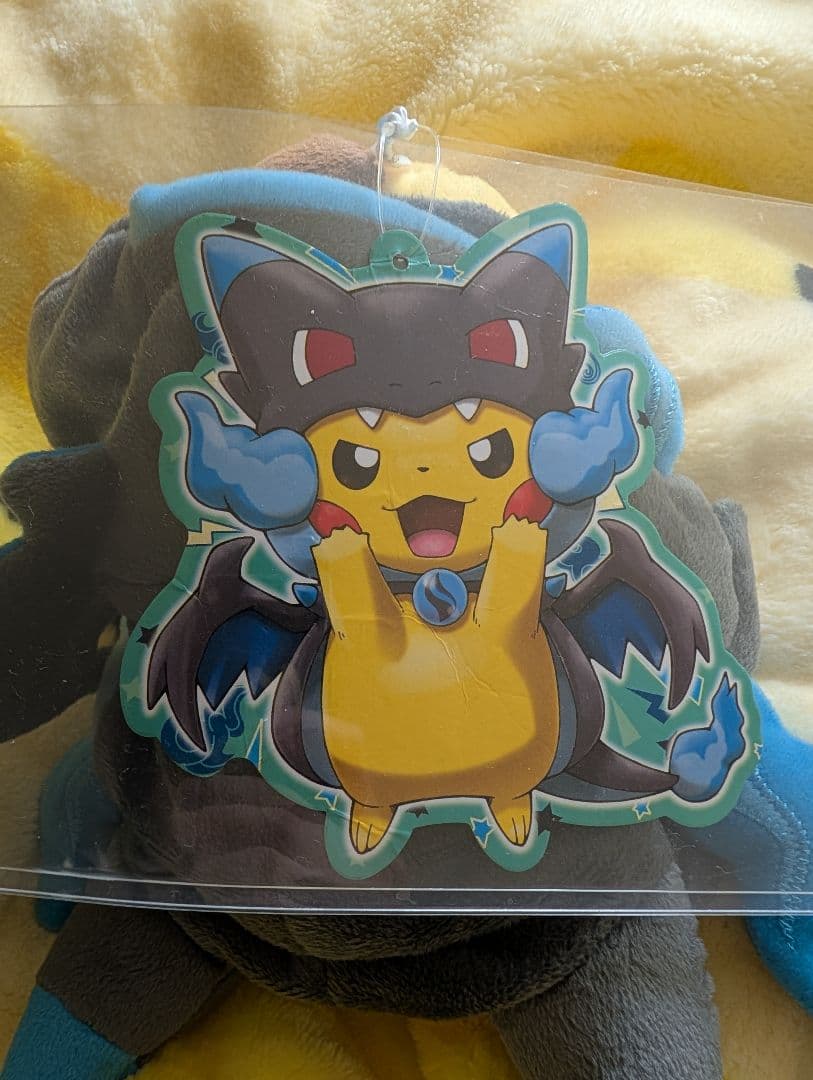 週末限定値下げ　メガリザードンXのポンチョを着たピカチュウ　ぬいぐるみ
