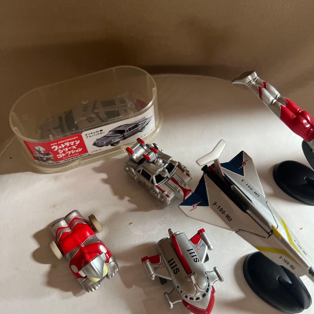 ウルトラマンフィギュアIII Sモデル 飛行機とミニカーセット