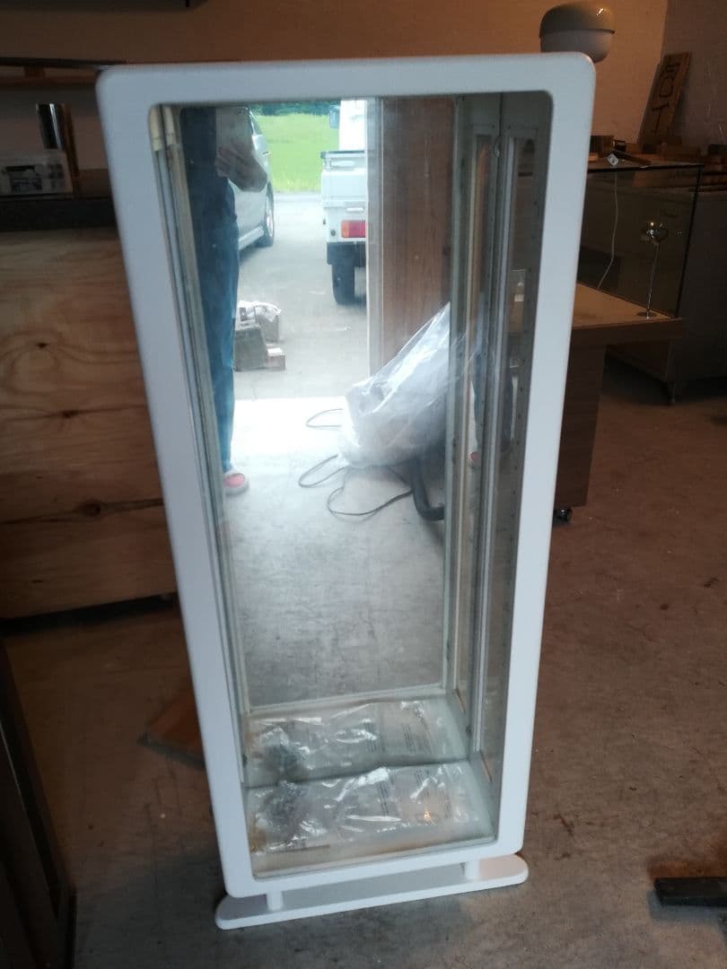 大きめケース　ショーケース店舗什器　送料込み 特注】 タワー型ショーケース製作しました！ - 株式会社泉美什器