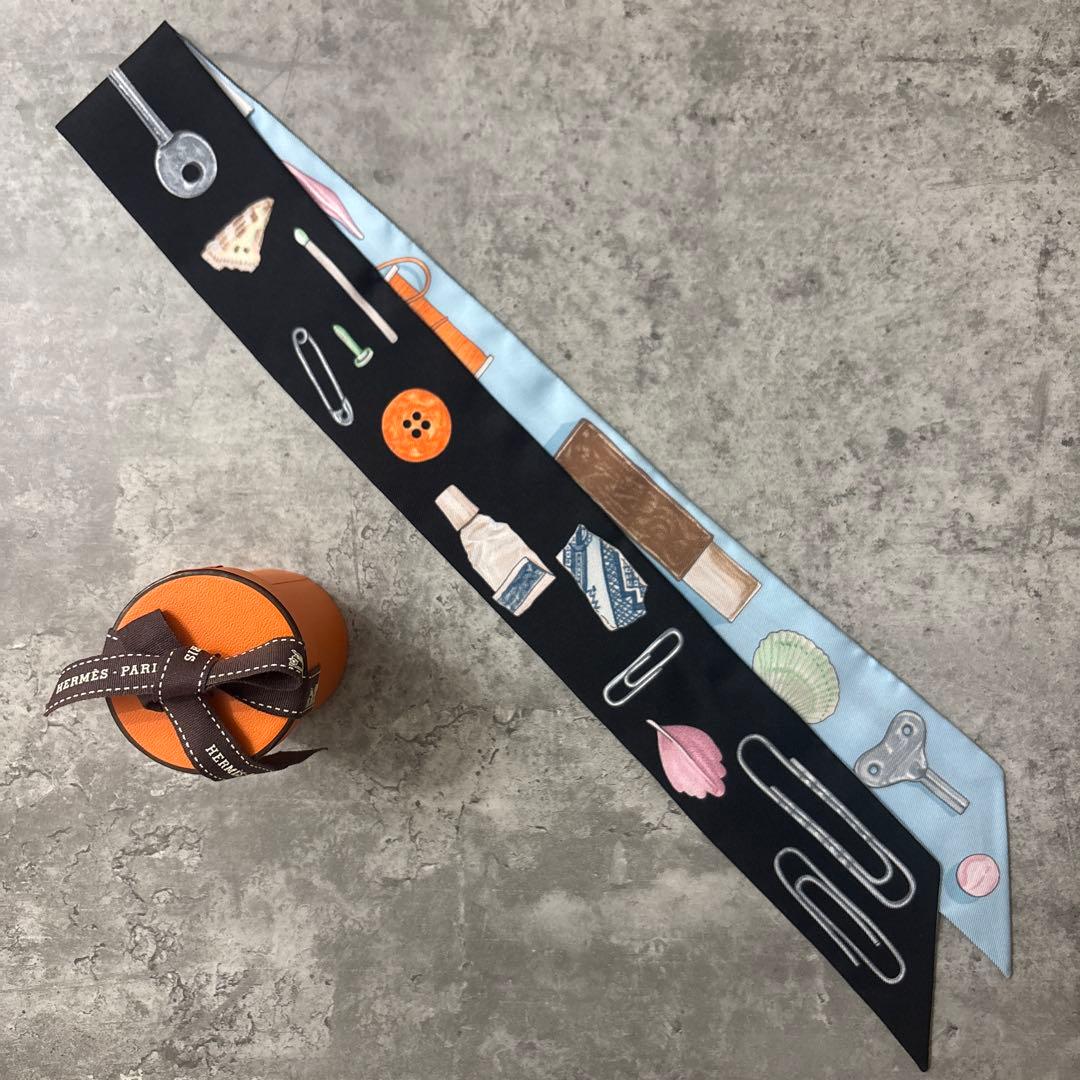 エルメス　ツイリー　《イン・ザ・ポケット》　スカーフ　ブラック×ブルー×ピンク