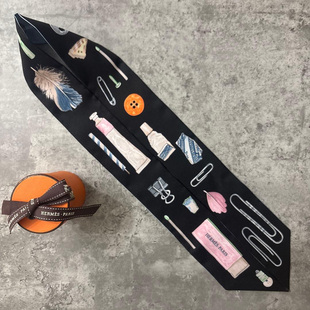 エルメス　ツイリー　《イン・ザ・ポケット》　スカーフ　ブラック×ブルー×ピンク