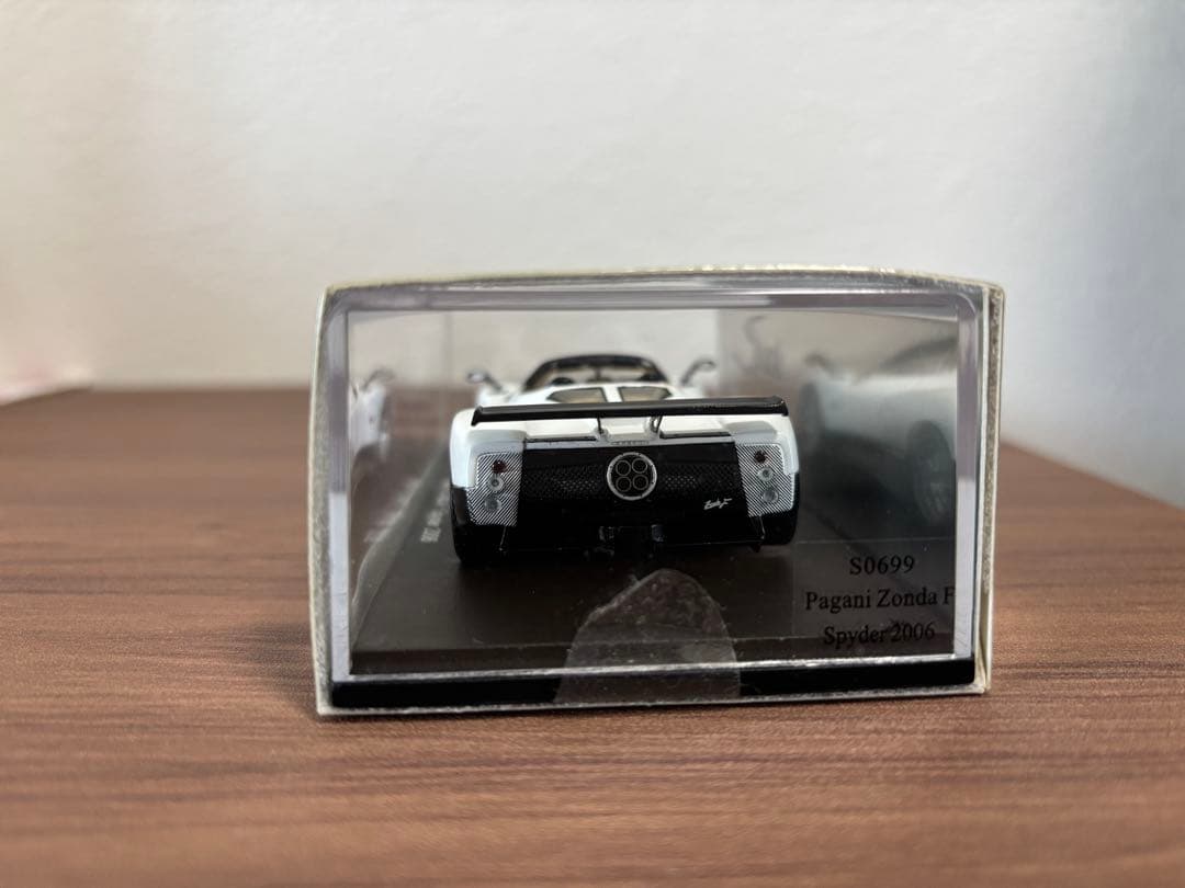 1/43 スパーク パガーニゾンダFロードスター