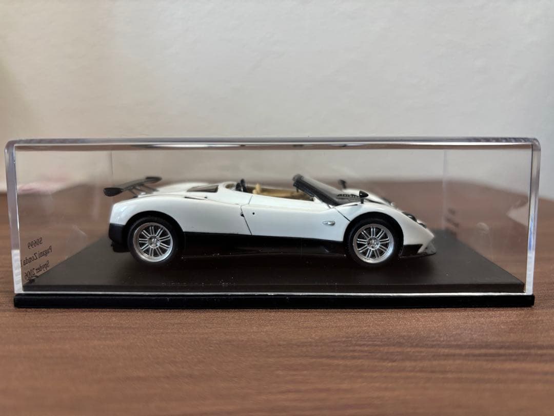 1/43 スパーク パガーニゾンダFロードスター