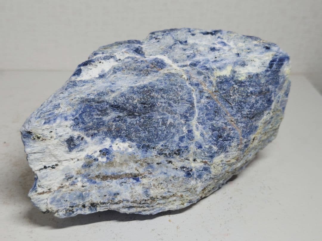 ソーダライト 2.1kg ラピスラズリ 原石 鑑賞石 自然石 鉱物 誕生石 水石
