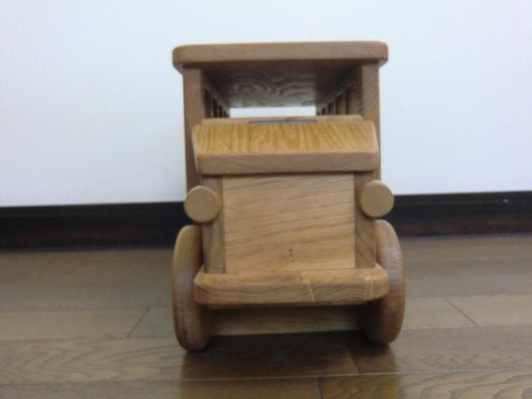 236新品・未使用　木のおもちゃ　手作り木製自動車 バス　木製玩具　乗用玩具
