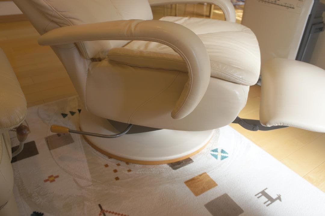 カリモク 回転式リクライニングチェア1脚 ベージュ系 RU86モデル