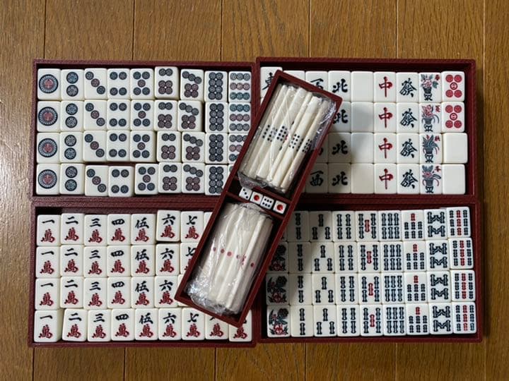 【最終値下げ中】麻雀牌一式　ケース、得点早見表付き　樹脂製
