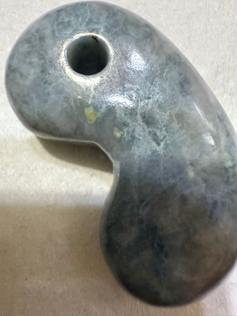 糸魚川翡翠‼️青海川産勾玉‼️青翡翠‼️大44mm‼️30.2g‼️送料無料‼️破格値‼️