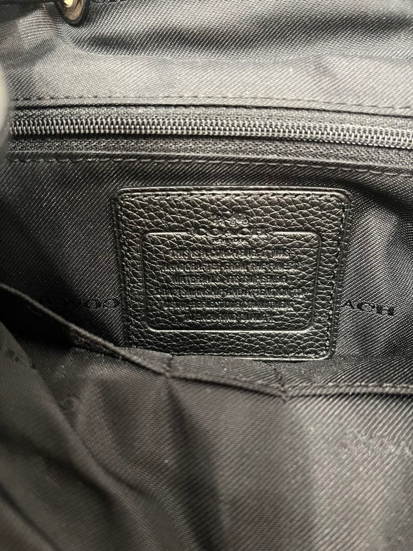《美品》coach黒 レザー フラップ付きバックパック