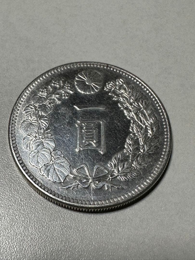 【本物保証】　極美品　トーン　一圓銀貨　明治35年銘　26.90g
