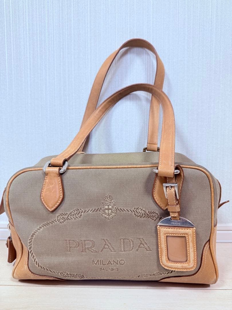 プラダ ジャガード レザー　ボストンバックハンドバッグ　鍵付 ロゴ刺繍 PRADA ロゴジャガードミニボストンバッグ | Hedy