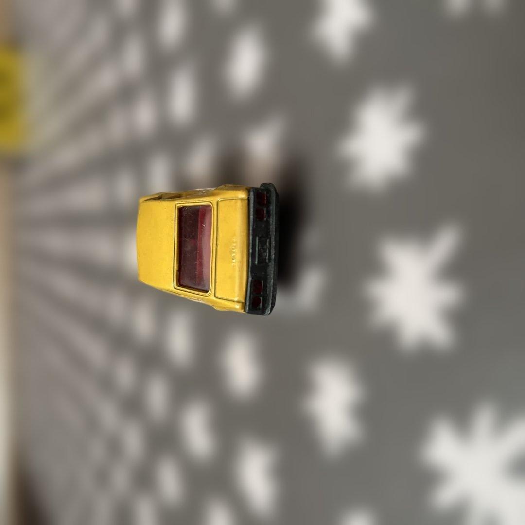 香港トミカ11カローラスプリンター1200SL