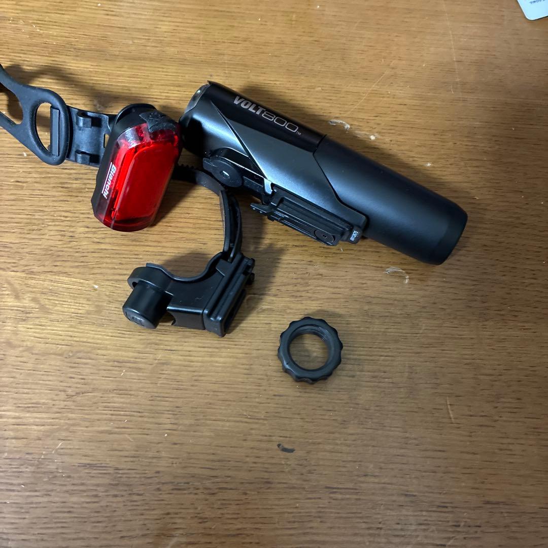 美品キャッツアイボルト800ルーメンビアンキテールライト CATEYE（キャットアイ） VOLT800 （ボルト800） フロントライト 充電式