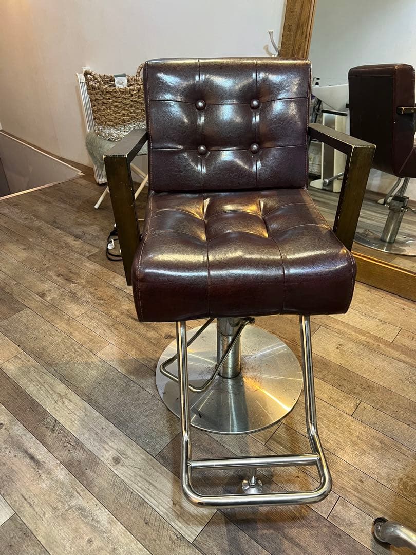 美容室　ビューティーガレージ　カット　チェア カットチェア・スツールの卸・通販 | 理美容・ヘア | ビューティガレージ