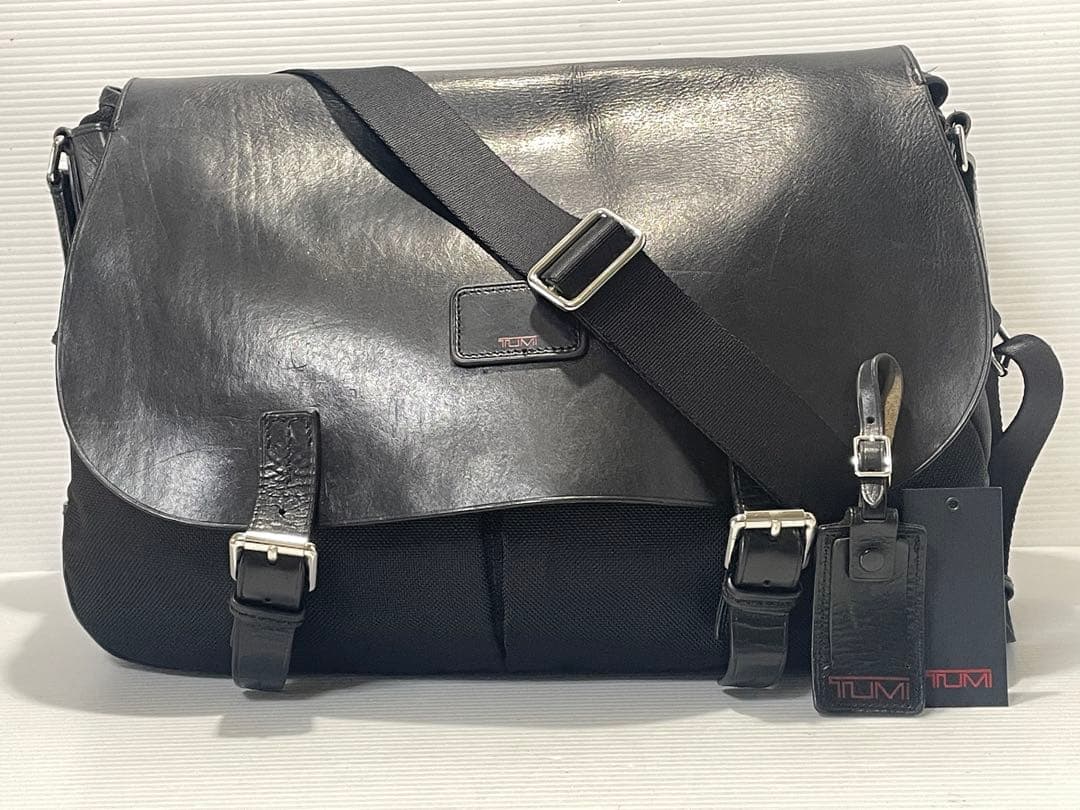 極美品■TUMI トゥミTOWNHOUSE ウィルトン メッセンジャー バッグ TUMI（トゥミ） メッセンジャーバッグ T-TECH PC収納 拡張可能