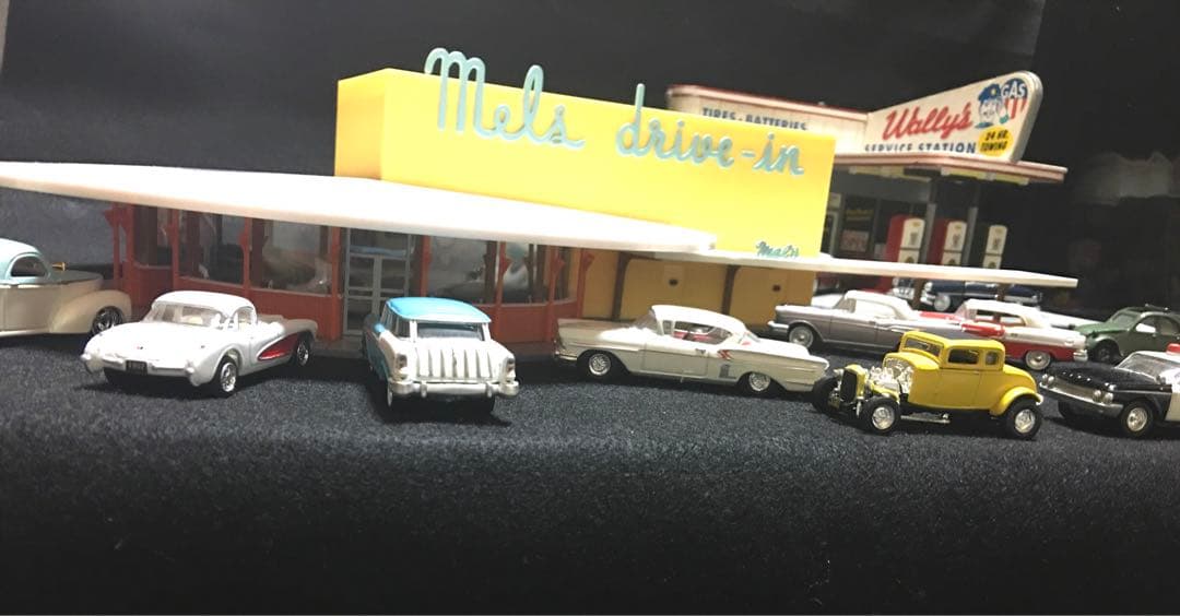 メルズドライブイン アメリカングラフィティ アメリカンダイナー ジオラマ Amazon | MOEBIUS MODELS HO SCALE(1:87) PREBUILT 