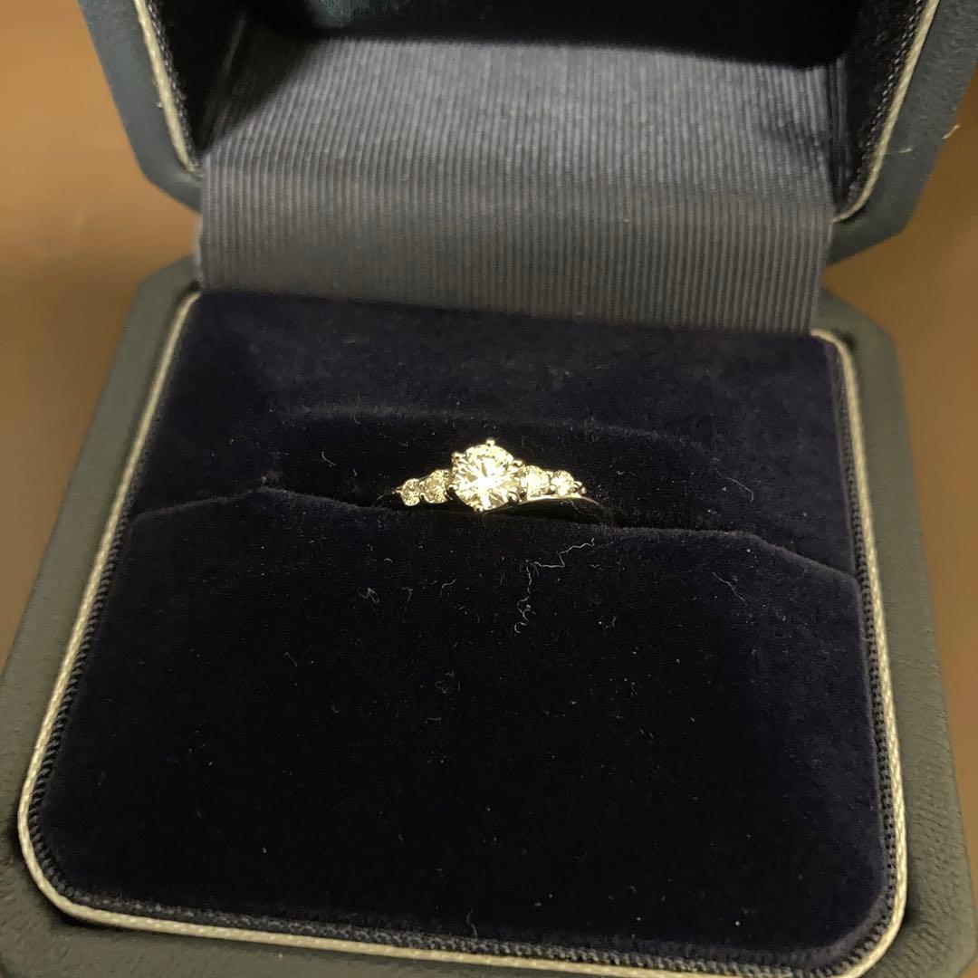 ダイヤモンドシライシ 婚約指輪 Ino 鑑定書付き - メルカリ