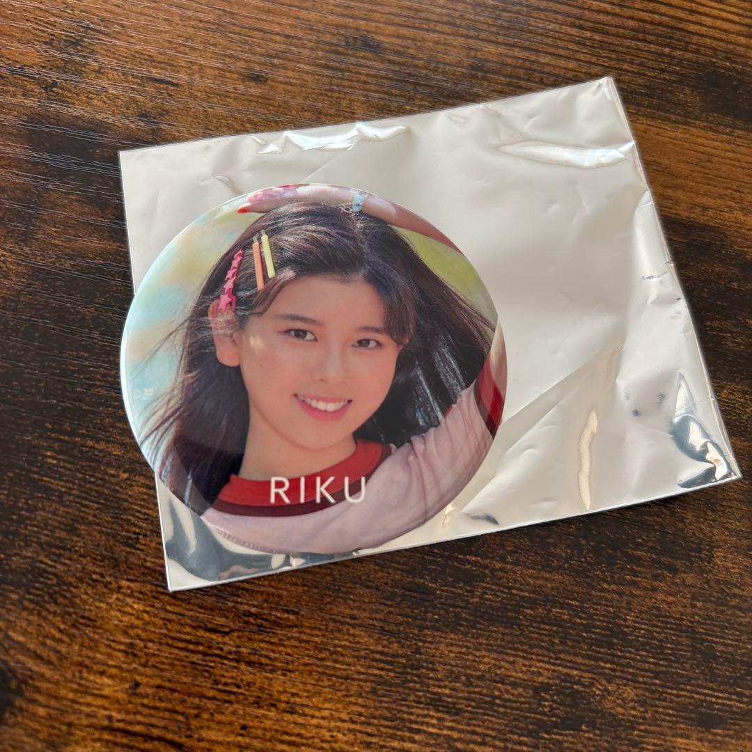 NIZIU 缶バッジ - メルカリ