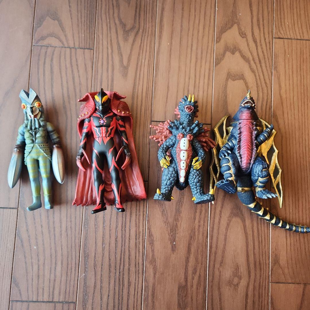 ウルトラマンシリーズ 怪獣フィギュア 4体セット - メルカリ