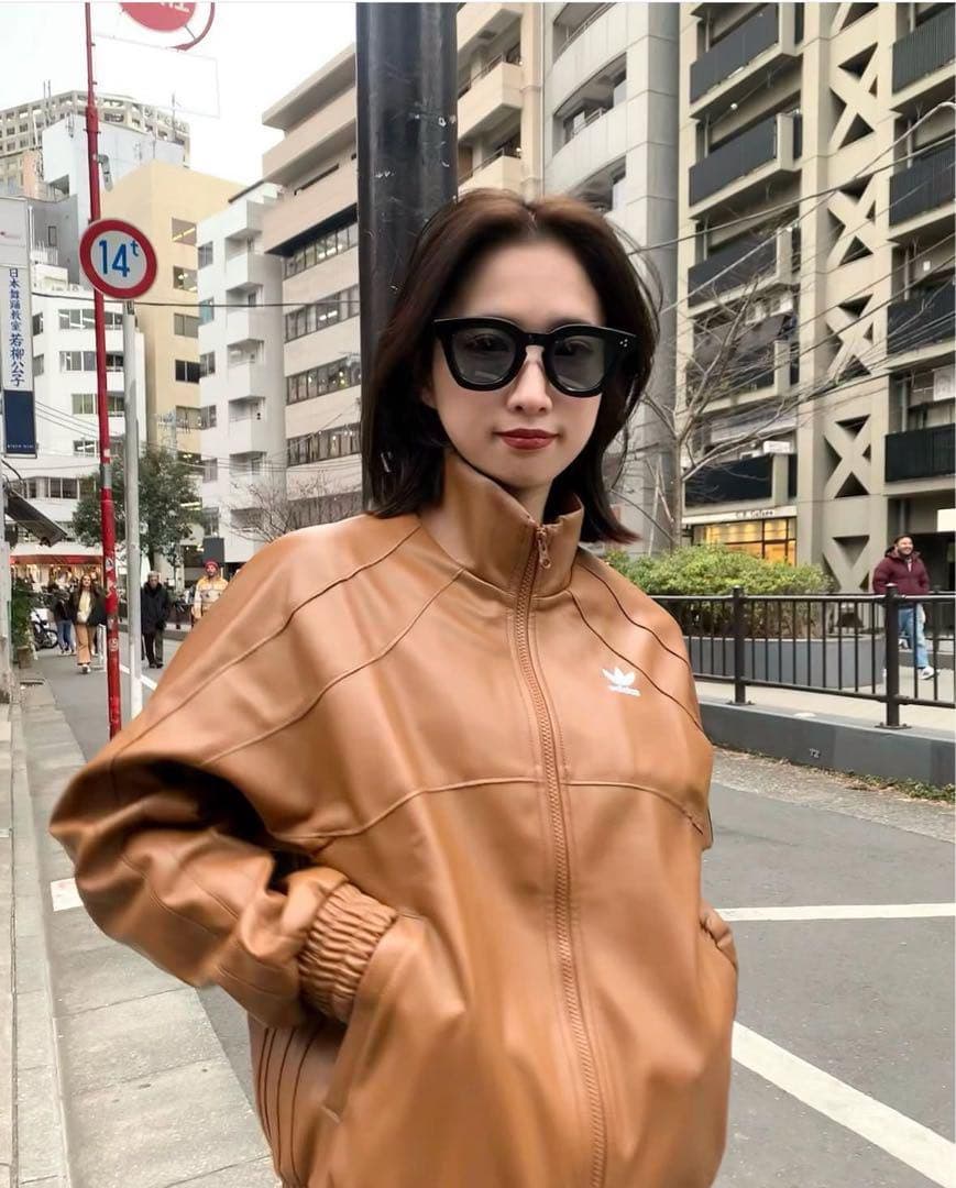 正規品】美品 即完売 adidas フェイクレザージャケット ブラウン