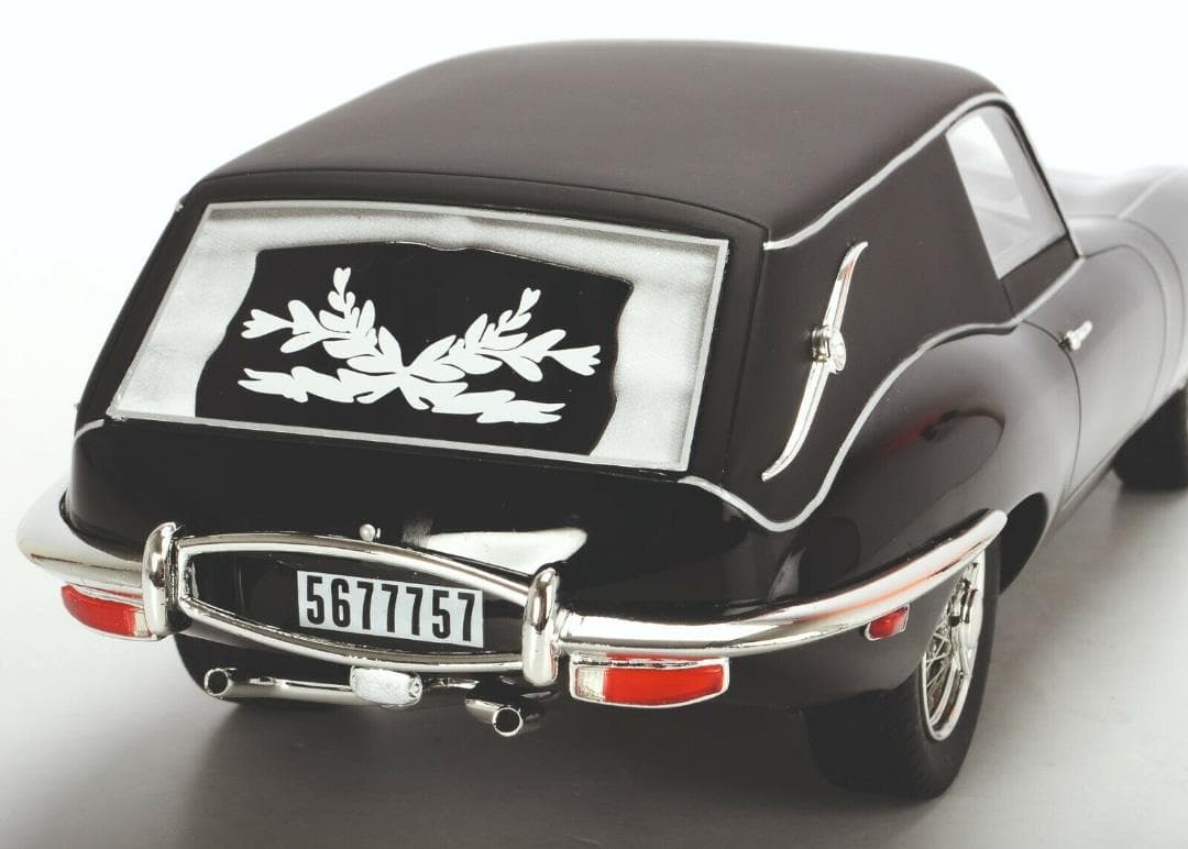 ミニカーシュコー ジャガー Eタイプ Harold and Maude 1/12