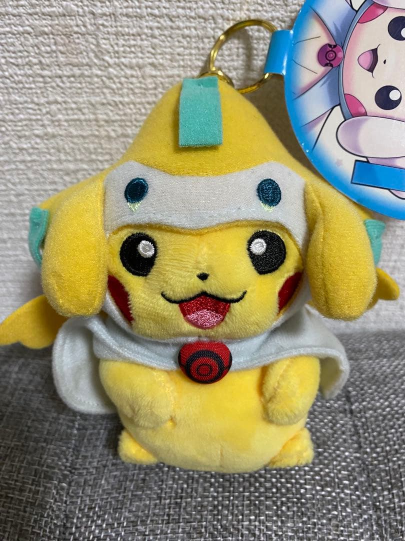 【新品・タグ付き】 ポケモン ジラーチのポンチョをきたピカチュウ マスコット