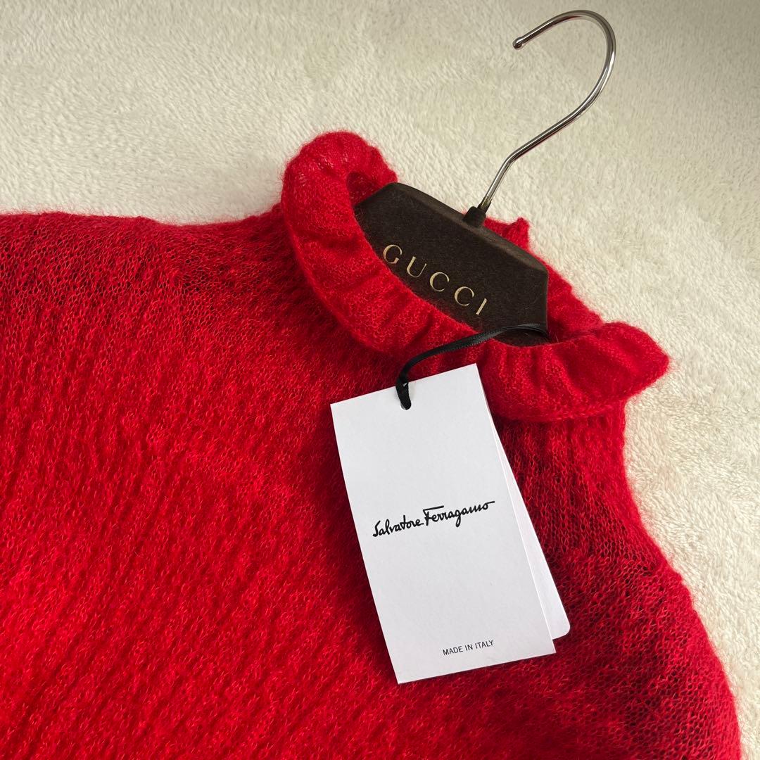 ○未使用品 フェラガモ タートルネック フリル モヘヤ57% ニット